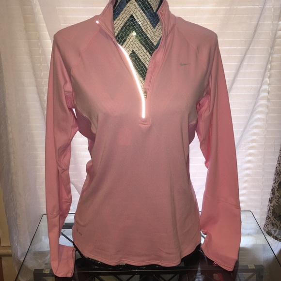 Nike Tops - 🏃Nike pullover🏃
