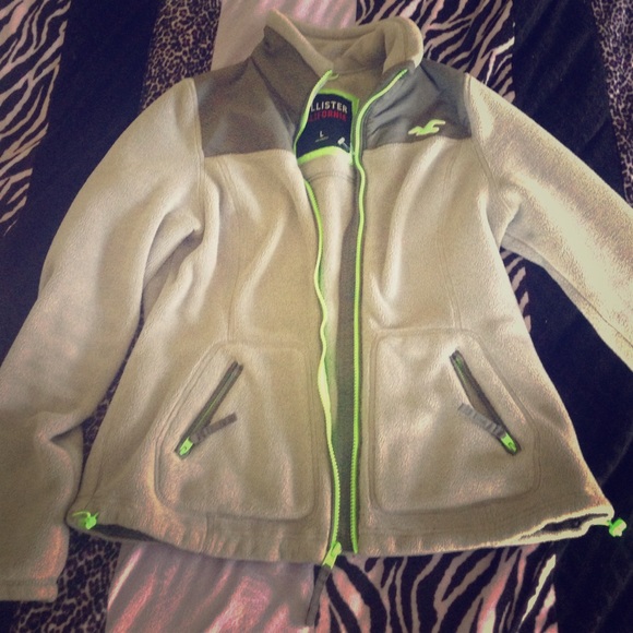 Cute hollister fleece worn once