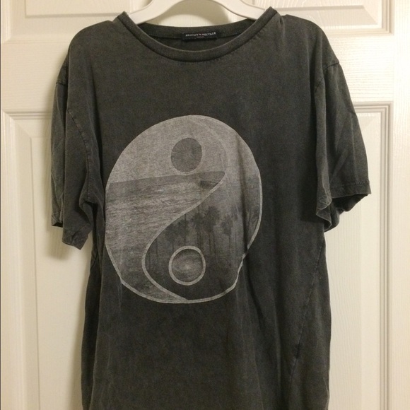 Brandy Melville beach yin and yang t