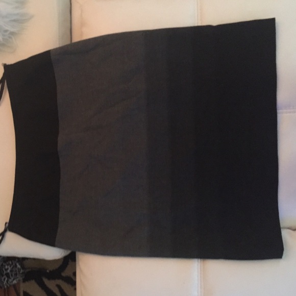 Black and gray skirt - Picture 4 of 4