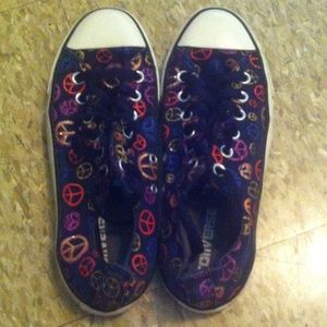 peace sign converse