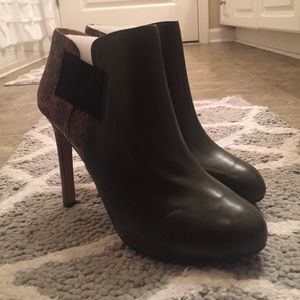 Vince Camuto Booties size 9/39