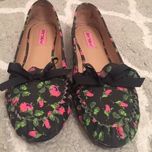 Betsey Johnson floral flats size 9