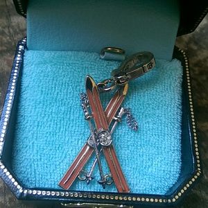 Ski glam juicy charm