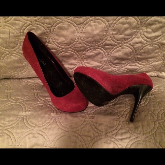 Size 9 purple-ish Faux Suede, 4 1/2 inch heels.