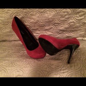Size 9 purple-ish Faux Suede, 4 1/2 inch heels.