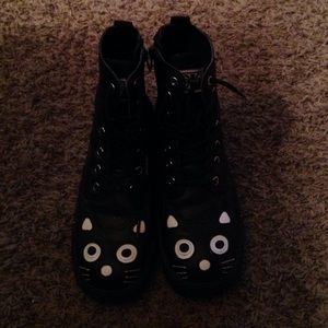 Tuk black kitty boots