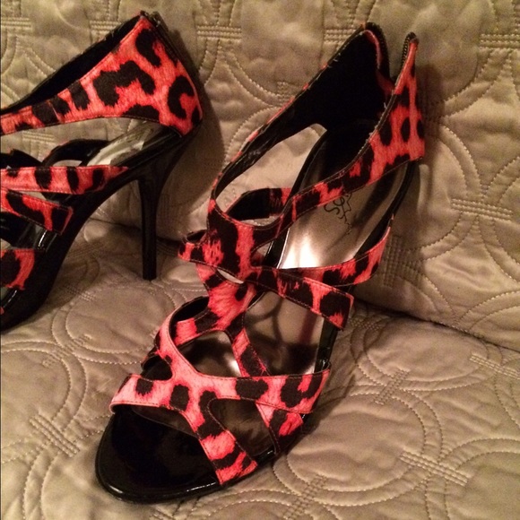 Carlos 4 inch hot pink leopard print heels