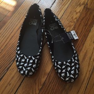 Store 21 European cat flats!