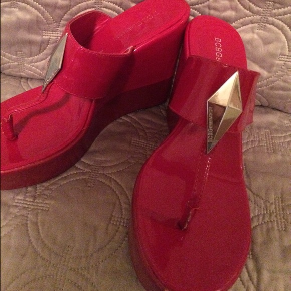 BCBG RED Thong Wedge heels 4 inch