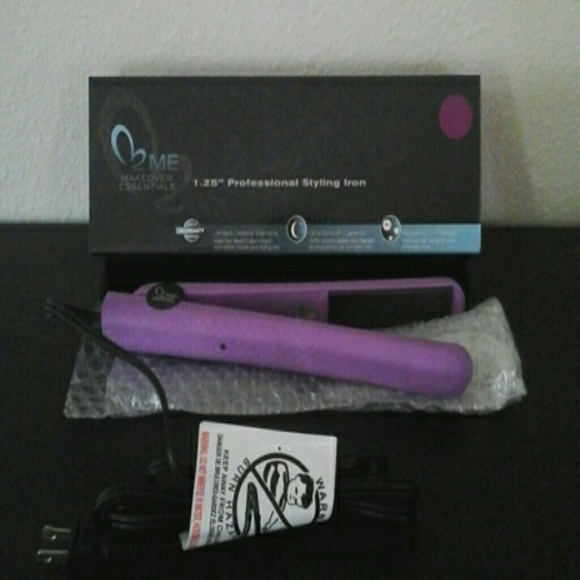 Makeover Essentials 1.25" Ceramic Iron NEW!