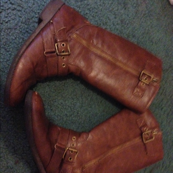 Brown boots size four in kids