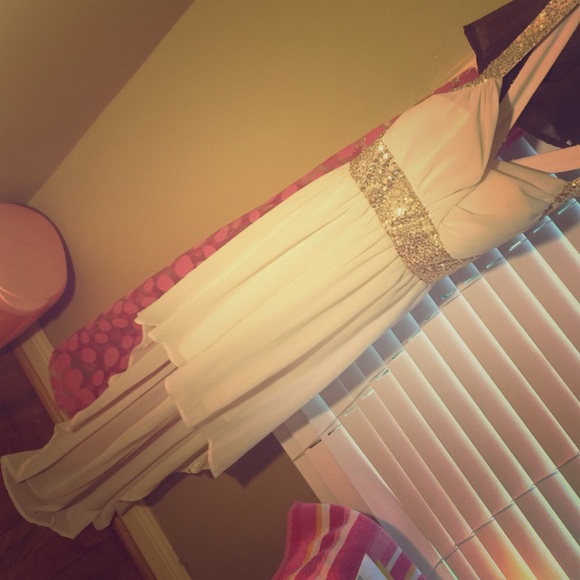 Beautiful Flowy White Sequin hi-lo dress