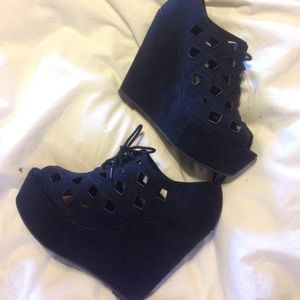 Black Wedges
