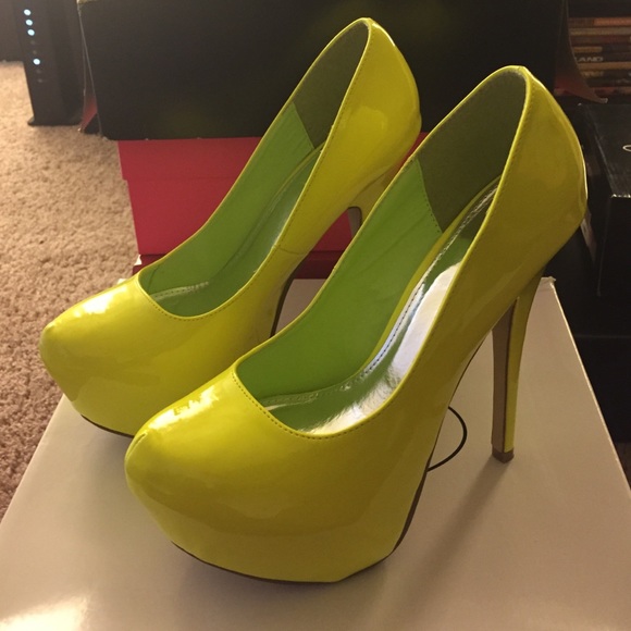 Neon yellow pump