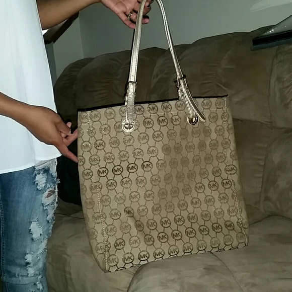 Michael Kors Handbags - Micheal kors tote●● ☆☆SOLD☆☆●●