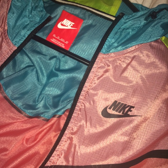 Nike jacket - Picture 2 of 4