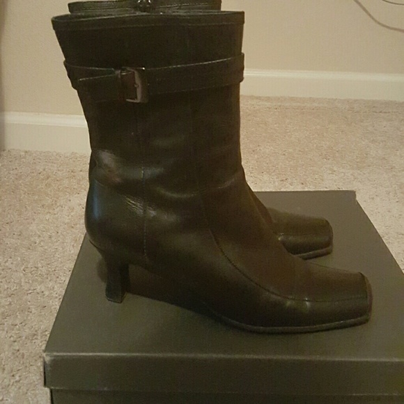 Kenneth Cole Kissing Boot - Picture 2 of 4