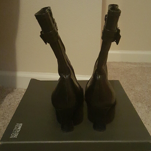 Kenneth Cole Kissing Boot - Picture 3 of 4