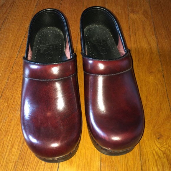 dansko sandals size 35