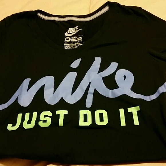Nike Tops - Nike tee