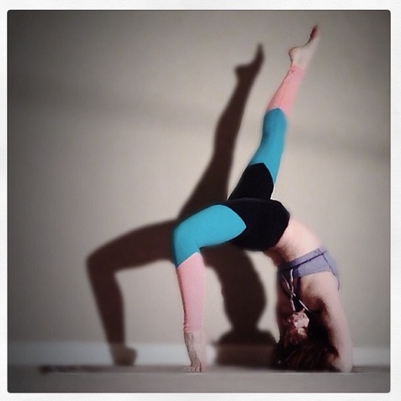 Onzie color block yoga leggings