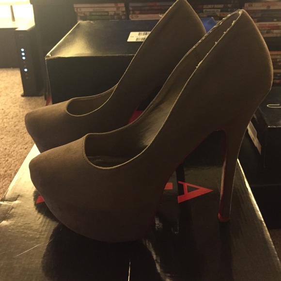 Grey red sole high heels 6inch and black mat flats