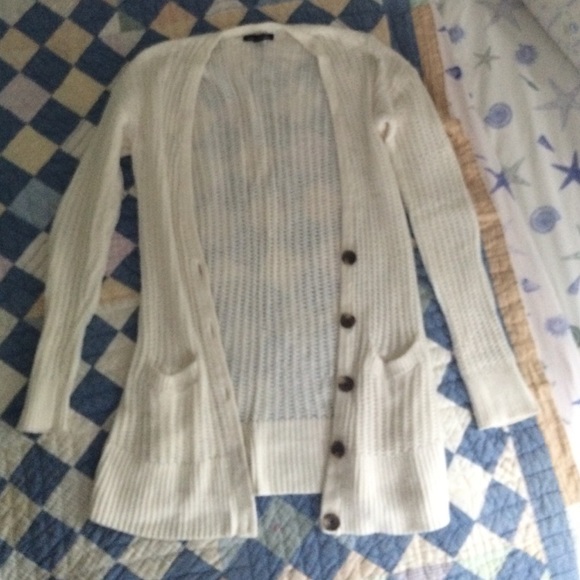 Cream American eagle sweater