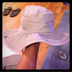 Khaki bucket hat with drawstring
