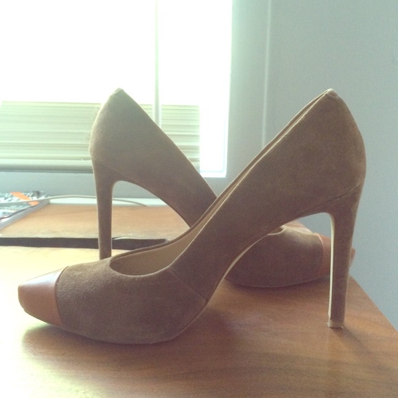 Banana Republic Suede Brown Pumps