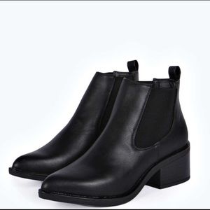 Boohoo black pointed Chelsea boot
