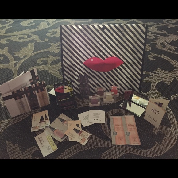 Sephora Deluxe Sample Bag with full sized pieces