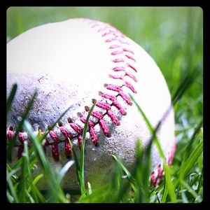 I'm selling this here baseball