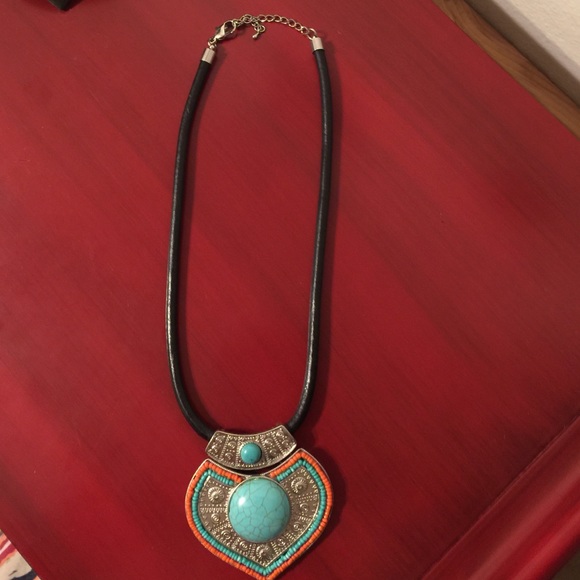 Aztec look statement necklace - Picture 2 of 2