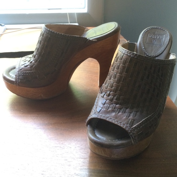 Frye Wooden clogs size 8.5 like new
