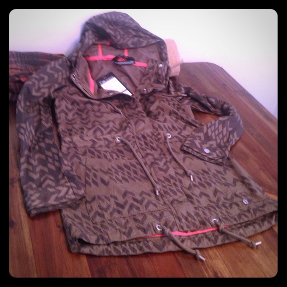 Lorna Jane Monta Light weight Parka