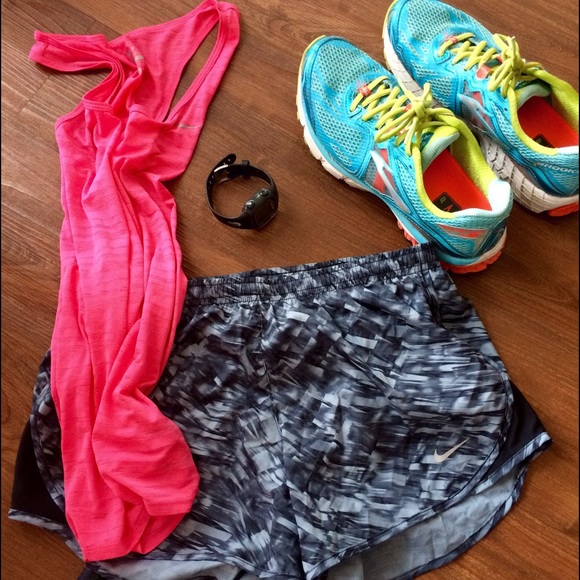 Nike Pants - Nike printed modern tempo 3" short