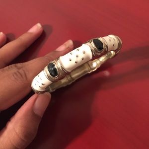 Metal white enameled hinge bracelet