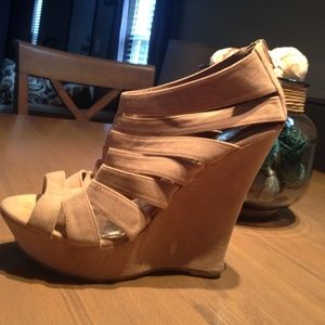 Tan nice strappy wedges