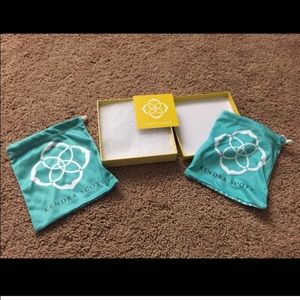 ⭐️Kendra Scott box and bags