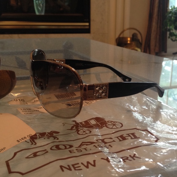 AUTHENTIC COACH SUNGLASSES!! NWT!! - Picture 4 of 4