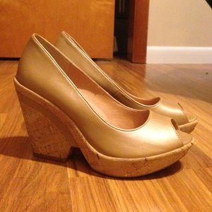 BRAND NEW Sofft "Almond" Leather Wedge Shoes