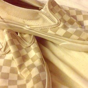 White and grey checkered vans for @jillianleake