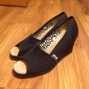 TOMS Black Canvas Wedge