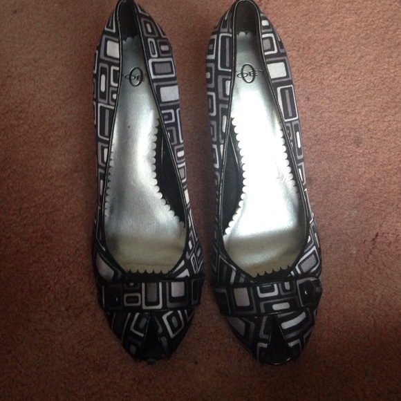 Black white and gray peeptoe heals