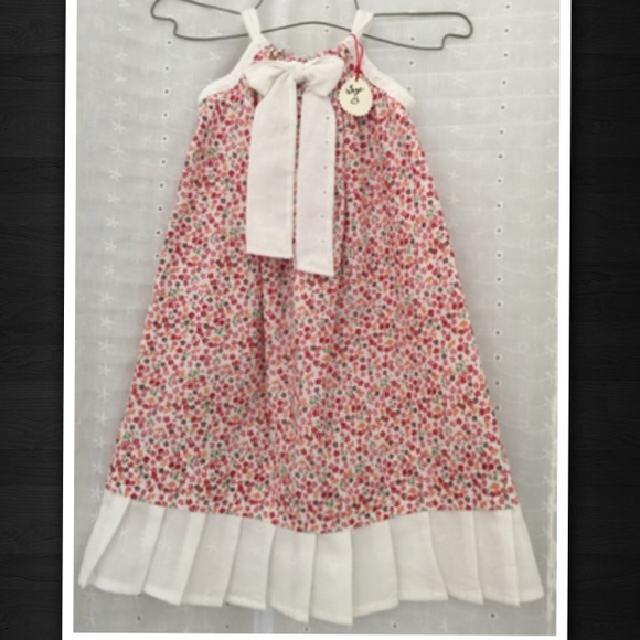 🎈🎈Little girl red & white printed dress🎈🎈