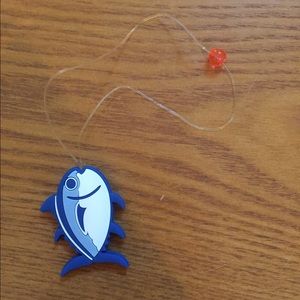 Southern Tide Skipjack Rubber Fish
