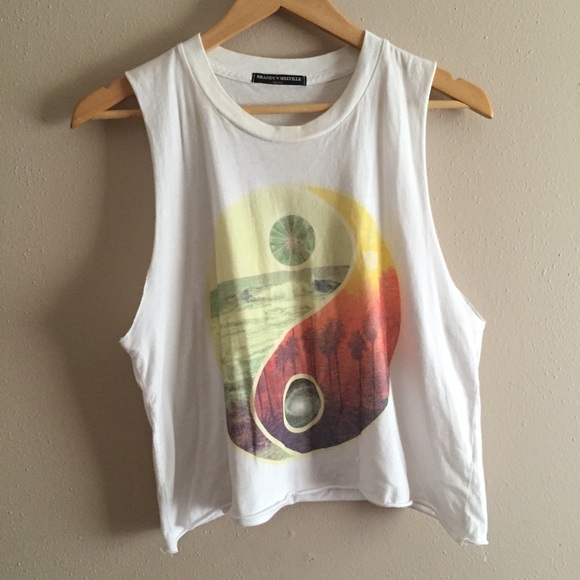 💋Brandy Melville Ying Yang Muscle Tee💋