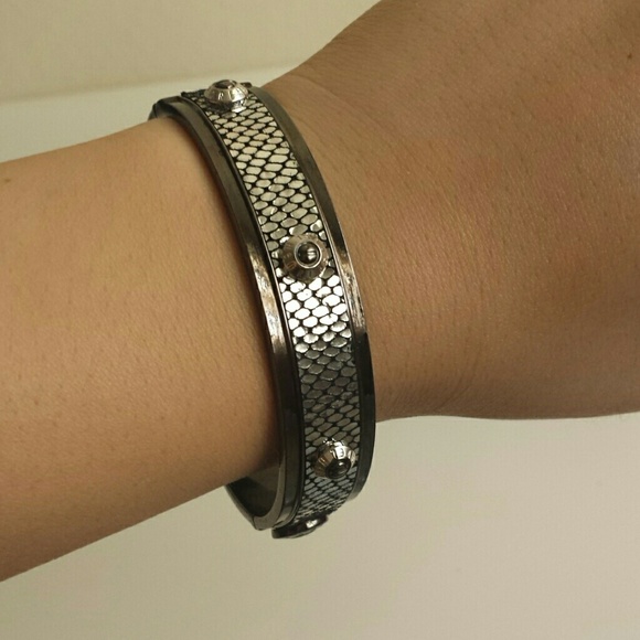 Henri Bendel Bangle (silver, gunmetal/snake)