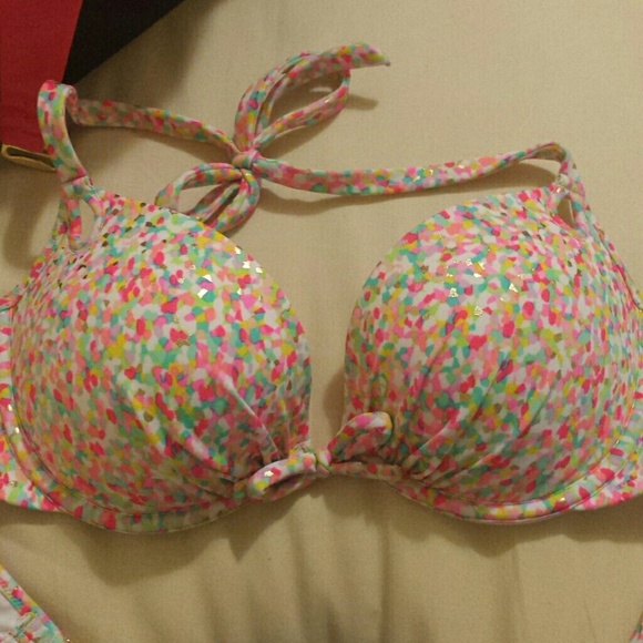 Really pretty bikini top!!! Never worn